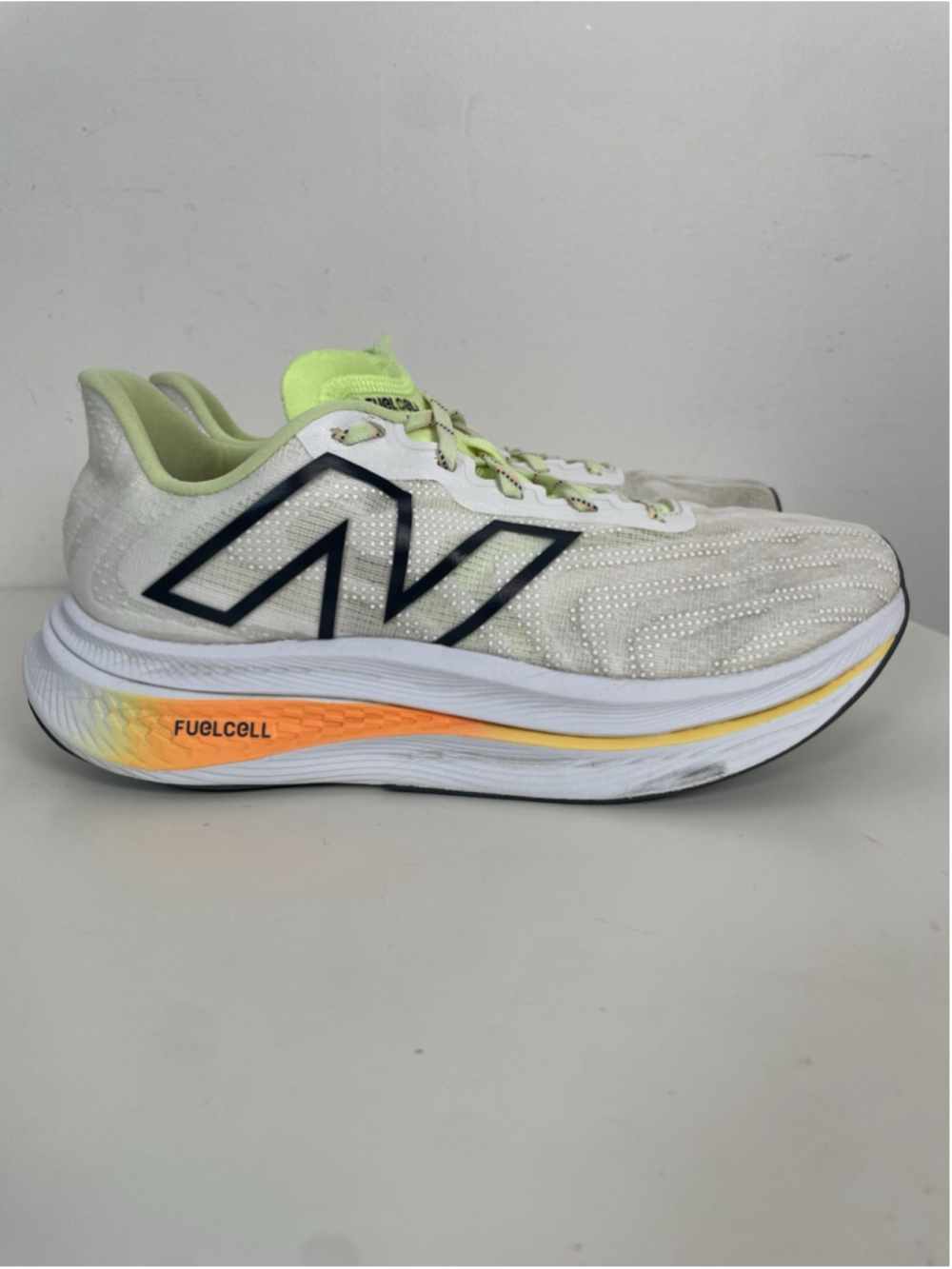 New Balance FuelCell SuperComp Trainer V2 Shoes Mens Size 9 White Lime Hot Mango